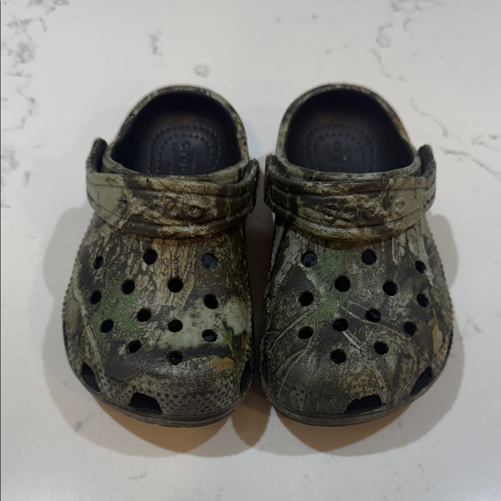 Kids Camouflage Clogs size 8 great condition